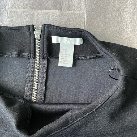 Women’s H&M open neck black sweater - Picture 4 of 8